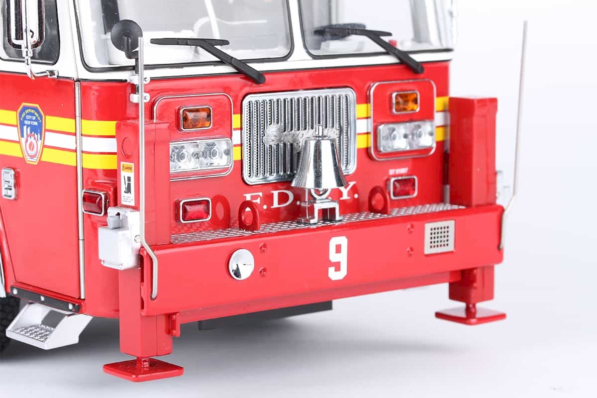 Camion de Pompiers Américains FDNY 156 - PCX870234 - HO 1/87