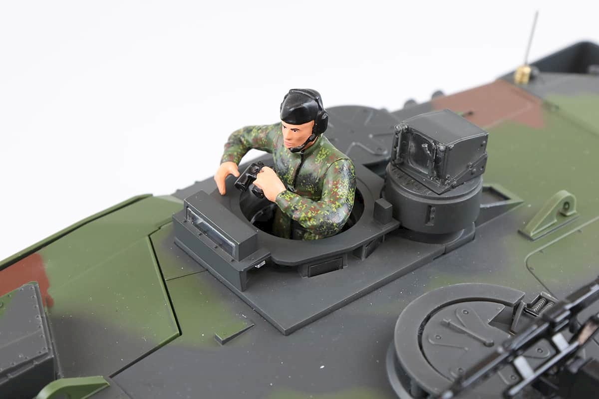 Building the Tamiya 1/35 Leopard 2A6 main battle tank 