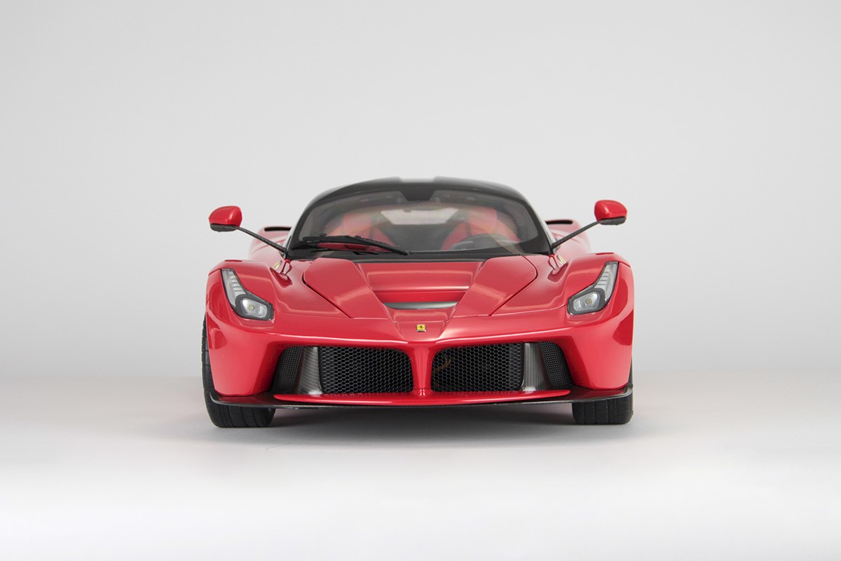 La Ferrari 1:8 scale model kit., Agora Models